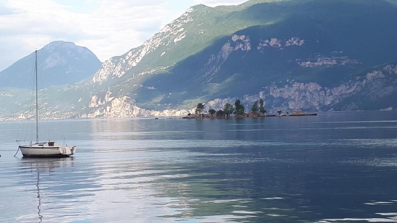 Appartamenti Casa Nina, Lago,Montagne, Uliveti 布雷佐内加尔达 外观 照片